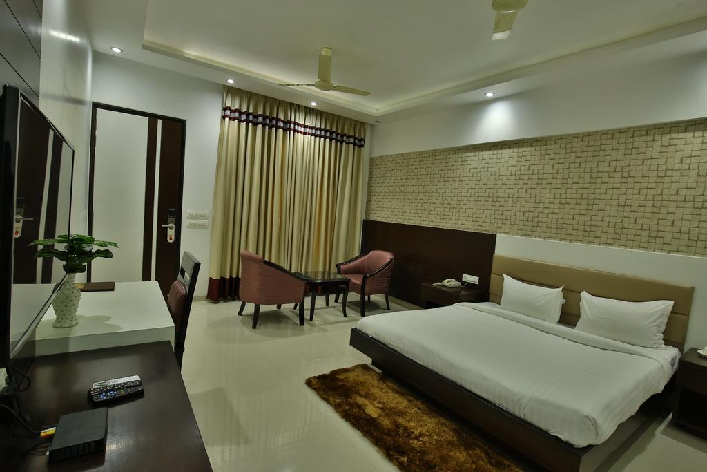 Jhansi Hotel Room photo
